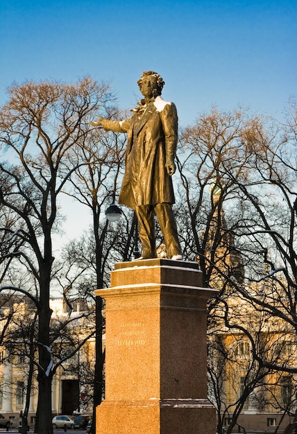 Статуя Александра Пушкина, известного русского поэта, Площадь Искусств, Санкт-Петербург, Россия