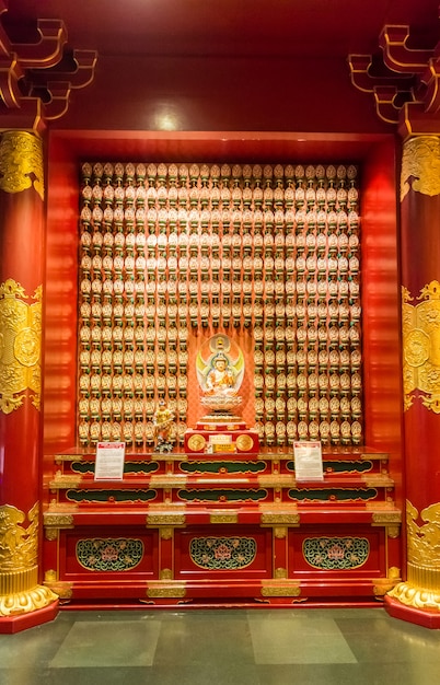 中国の仏の歯の遺物寺院で仏の像
