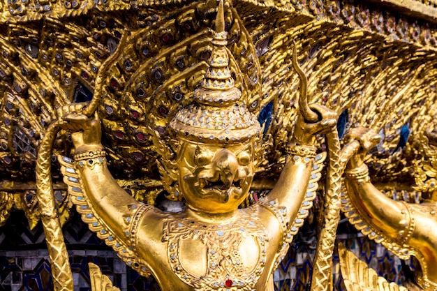 Foto statua di buddha nel tempio