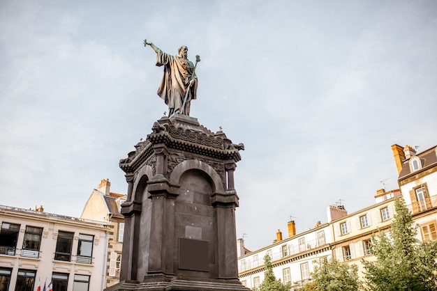 Statue du pape Urbain in de stad Clermont-Ferrand in Frankrijk