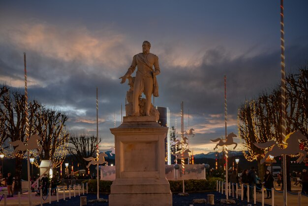 La statua di enrico iv della città di pau