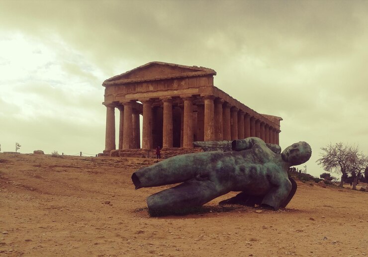 Photo statue of historical building against cloudy sky
