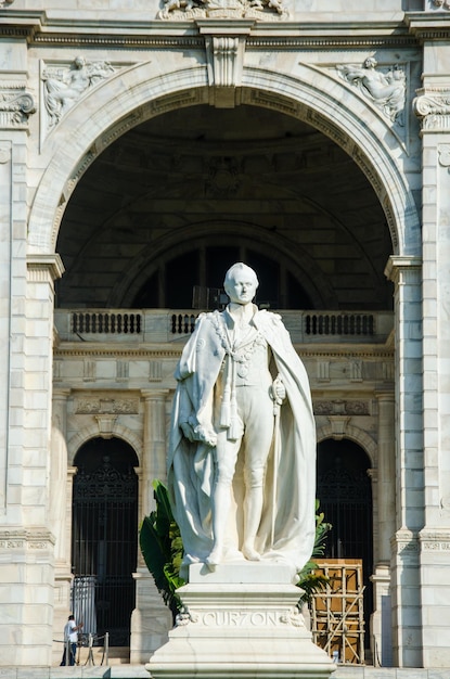 Foto statua di edificio storico