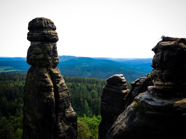 Photo statue on landscape against sky