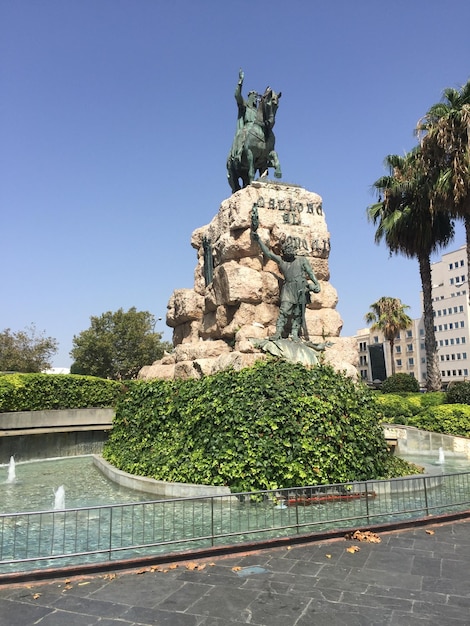 Foto la statua della libertà contro un cielo blu limpido