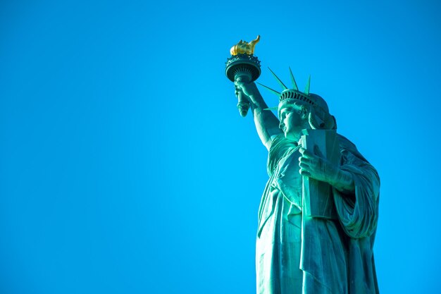 Photo statue of liberty in new york city probably one of the most famous landmarks of all time