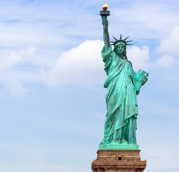 La statua della libertà a new york city