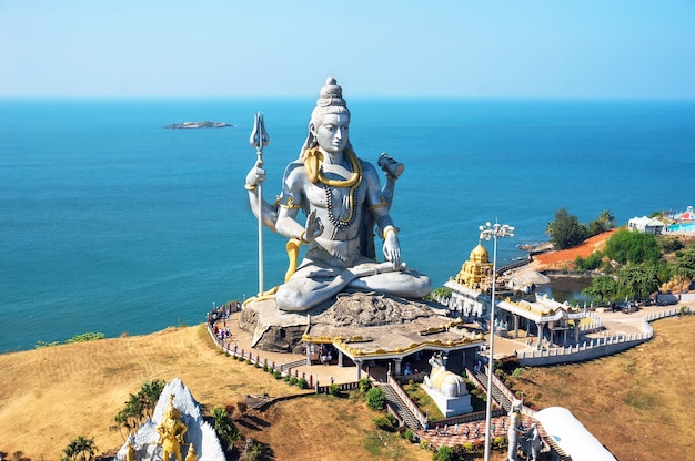 Statua di lord shiva nel tempio murudeshwar in karnataka, india