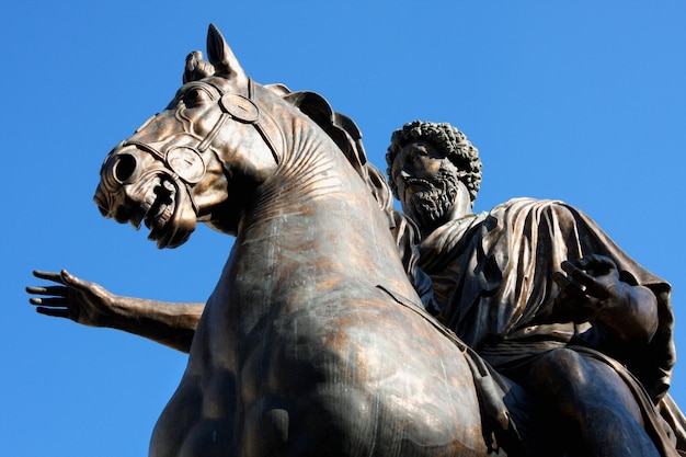 イタリア、ローマのカピトリーノの丘にあるマルコアウレリオ像