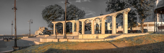 Photo statue of mihai eminescu in constanta, romania