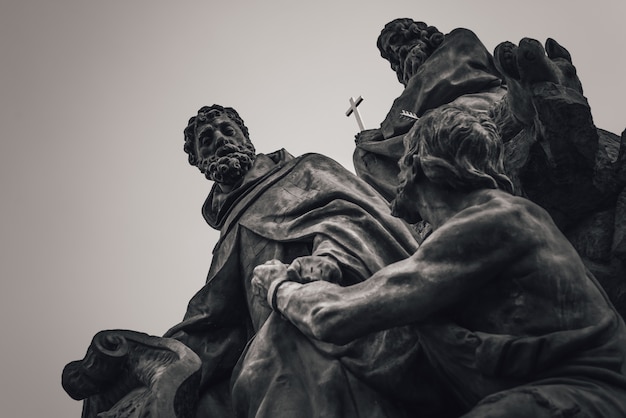 찰스 다리의 성자 마타 존, 발 로이스 펠리 즈, 이반의 동상. 프라하, 체코