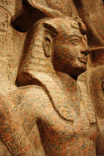 Photo statue of ramesses ii with amun and hathor - ramesesses close