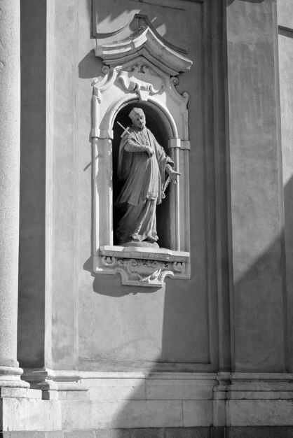 Photo statue of a saint