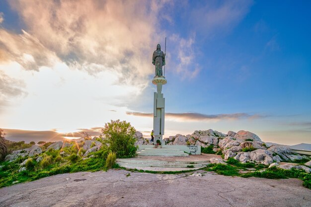 Photo statue of santa rosalia at mount pellegrino in palermo