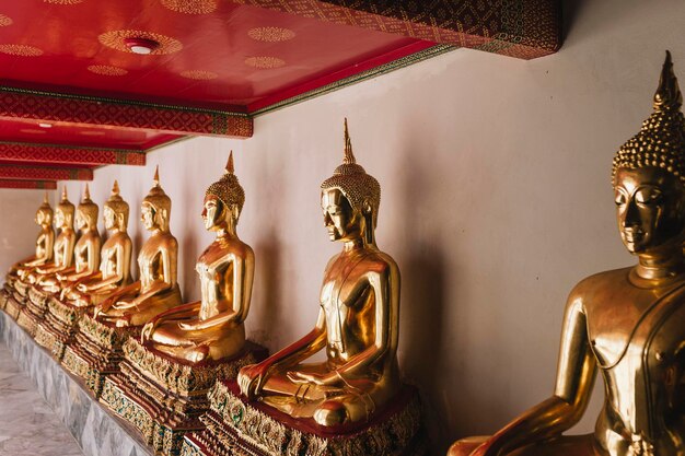 Photo statue in temple against building