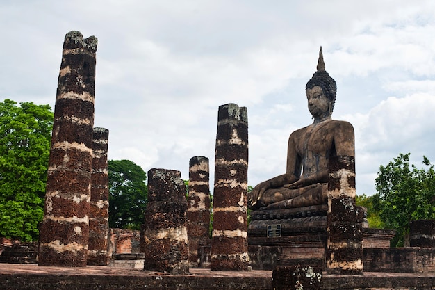 Statue of temple against sky