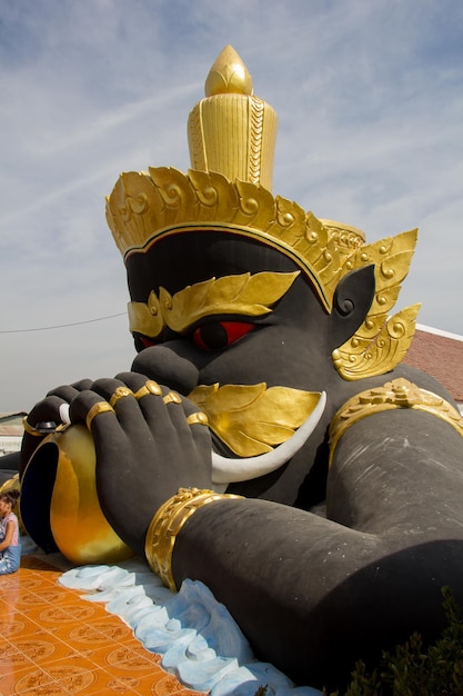 Photo statue of temple against sky