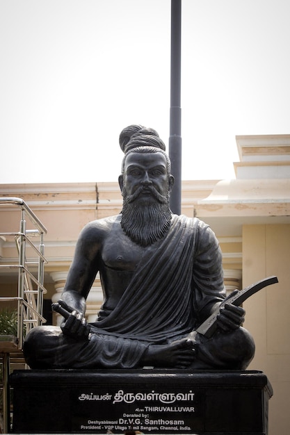Photo statue of thiruvalluvar in world tamil sangam  madurai  tamilnadu  india