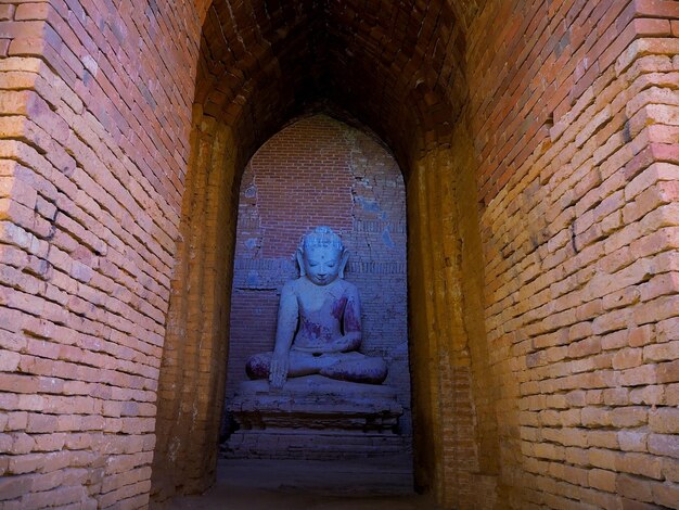 Photo statue on wall of historic building