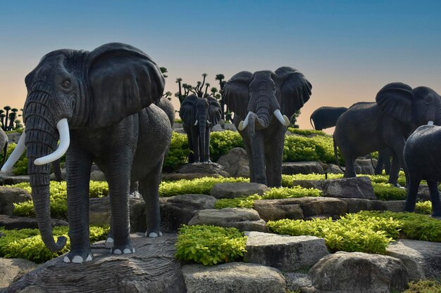 Статуя в зоопарке для туристов изображения слона и льва Фото снято в Нонг Нуч