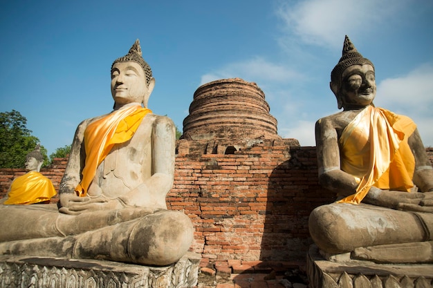 Photo statues of buddha in wat yai chai mongkhon temple