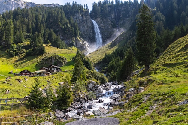 Фото Водопад штойбифаль в кантоне ури, швейцария.