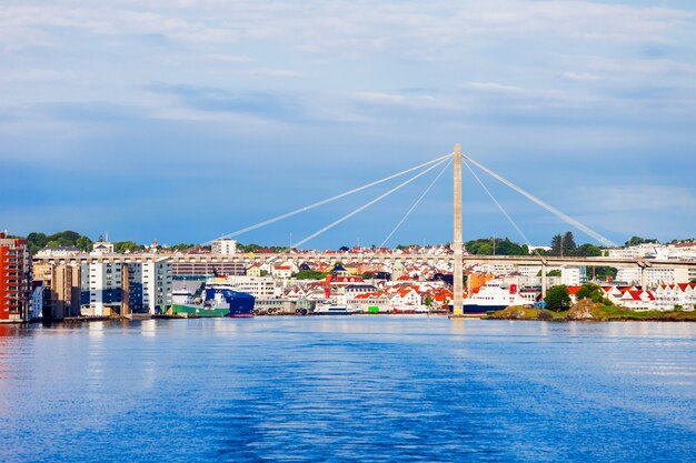 Foto stavanger city bridge o stavanger bybru è un ponte strallato nella città di stavanger, in norvegia