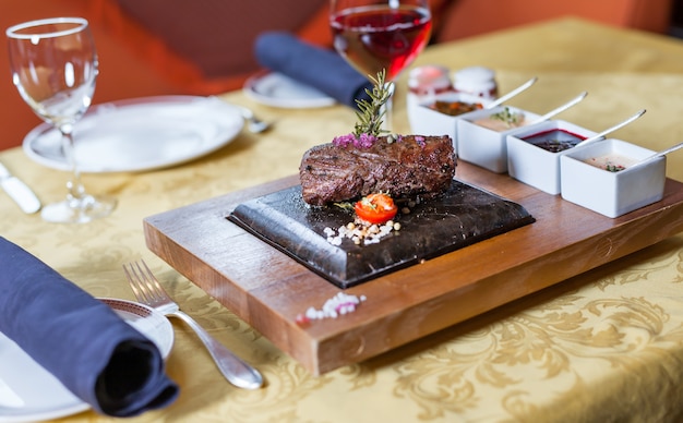 steak gekookt in een restaurant