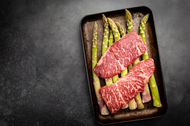 Steak with green asparagus