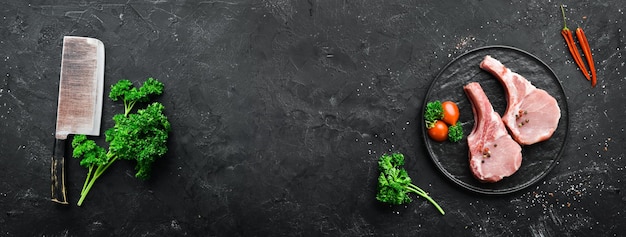 Photo steak with spices and herbs on a black stone background meat banner top view free space for your text