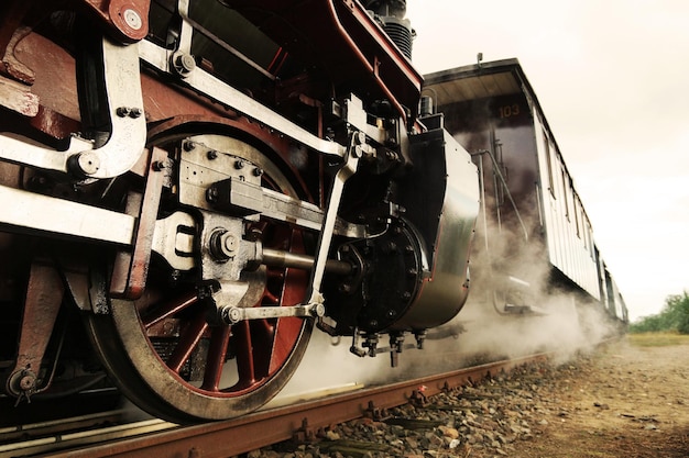 Photo steam train on railroad track