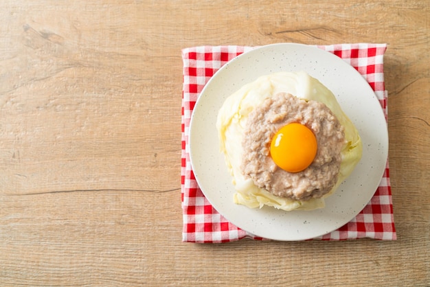 Steamed cabbage stuffed minced pork and egg yolk