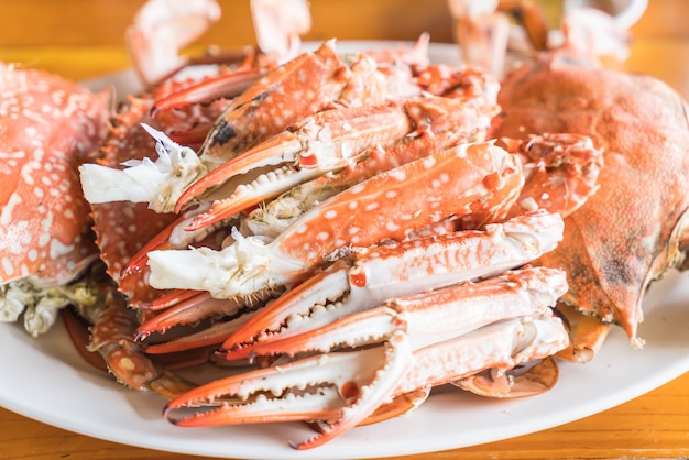 steamed crab and crab claws