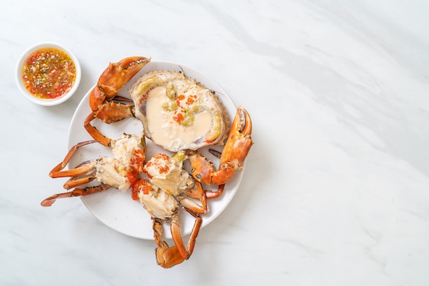 Steamed egg crab with fresh milk