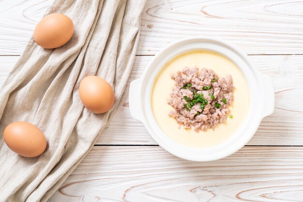 Uovo al vapore con carne di maiale tritata