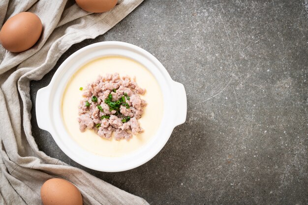 Uovo al vapore con carne di maiale tritata