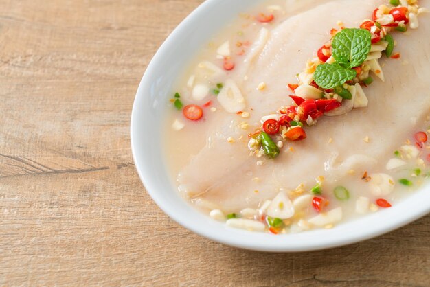 Steamed fish in spicy lemon sauce