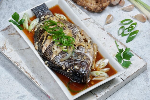 魚の醤油蒸し中華料理