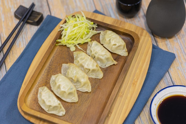 찐 교자 또는 중국식 물 증기 만두 맛있는 아시아 전통 음식 전채