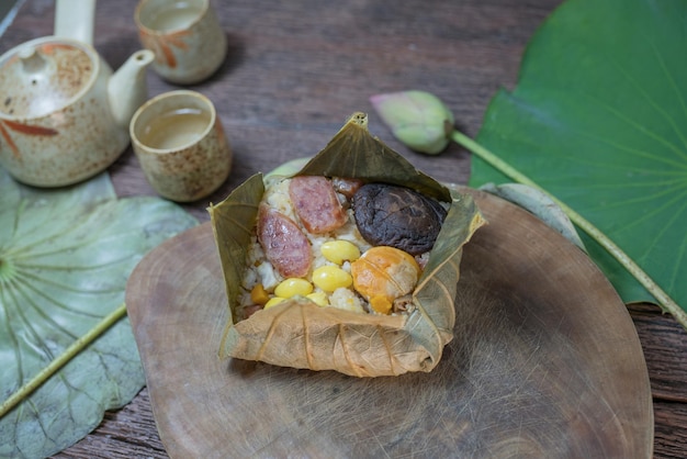Рис в листе лотоса на пару с грибами Таро Шиитаке, гинкго, китайской колбасой и соленым яйцом