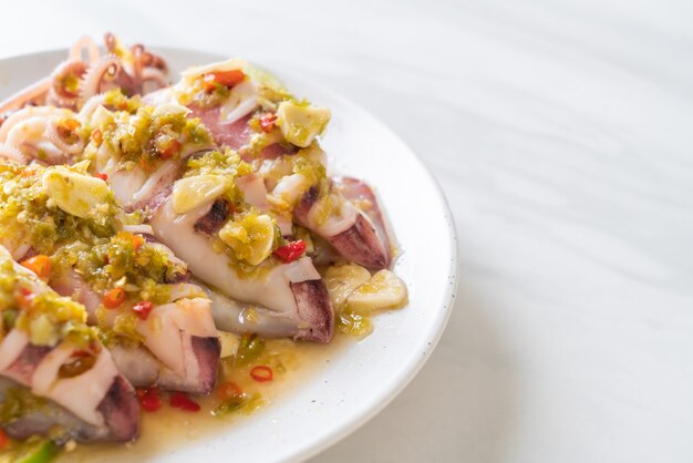 Steamed Squids with Spicy Chili and Lemon Sauce