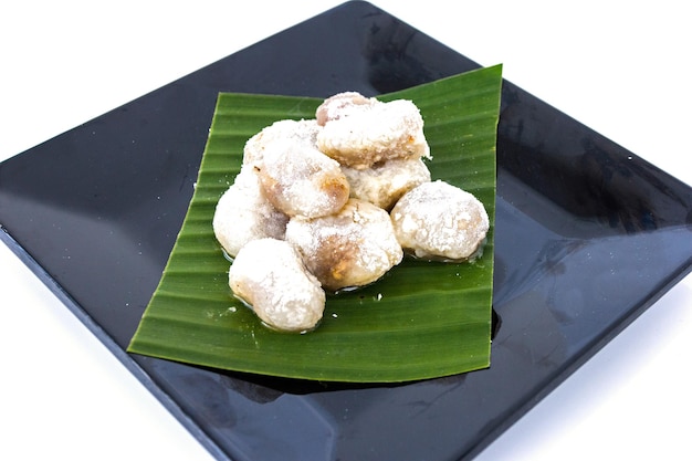 Steamed tapioca balls with peanut and pork filling