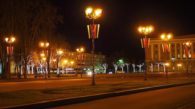 Stedelijk landschap Nachtverlichting op Sophia Square Veliky Novgorod Rusland