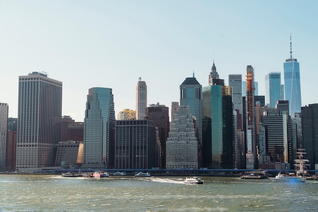 Foto stedelijke cityscape dichtbij rivier