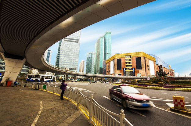 Stedelijke de bouwwolkenkrabbers in het Financiële District van Shanghai