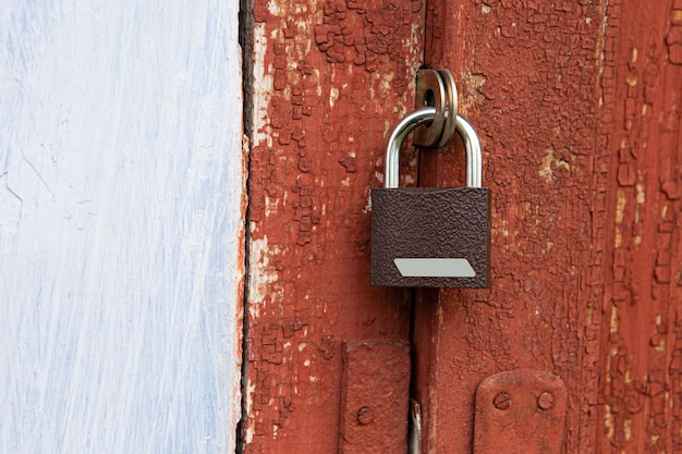 Photo steel padlock on the door