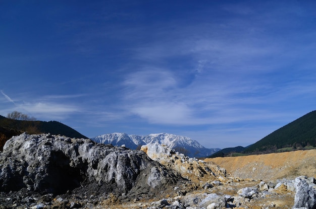 Steengroeve en hoge berg