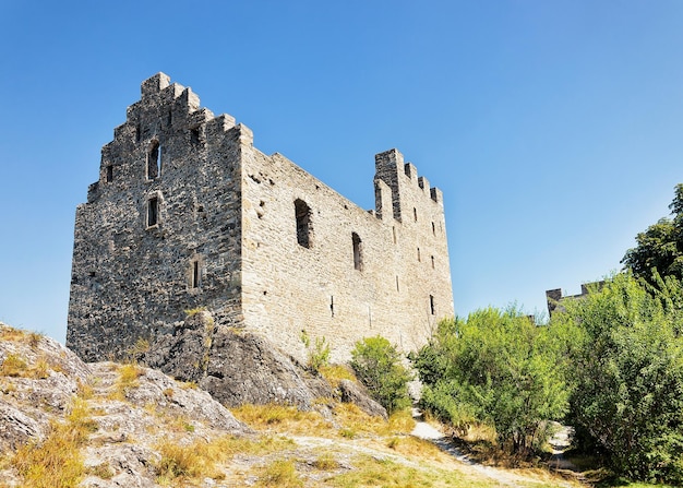 Steenruïnes van Tourbillon-kasteel in Sion, Kanton Wallis, Zwitserland.