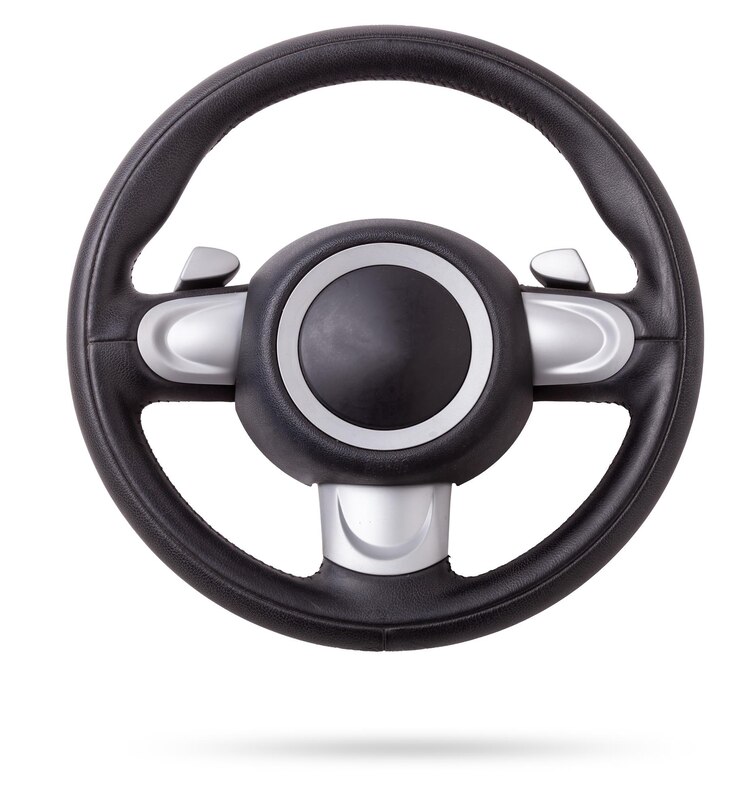 Photo steering wheel for car and truck isolated on white background automobile vehicle part or equipment round modern style consist of black leather and aluminum for driver to driving control and tuning