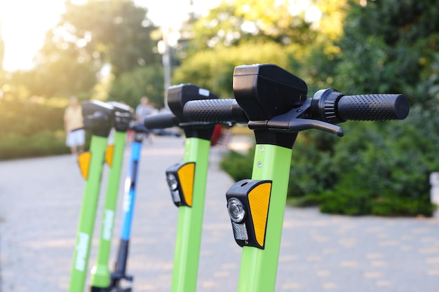 Photo steering wheel of rental scooters closeup on the background of the park